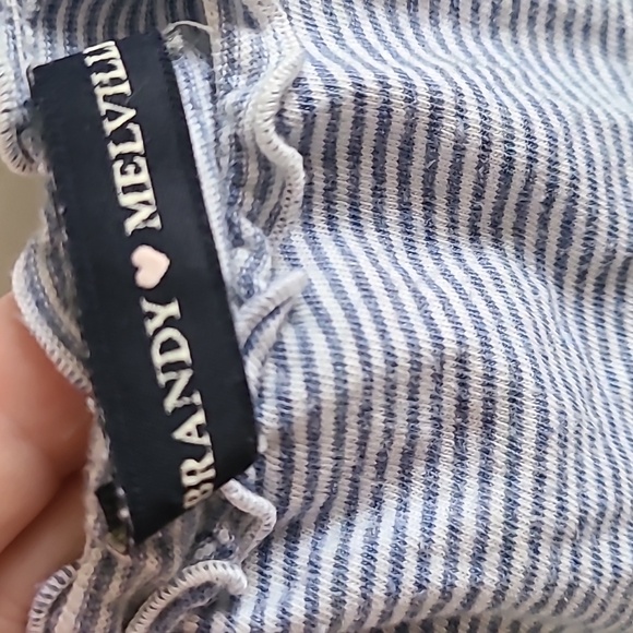 Brandy melville crop top scalloped trim short sleeve - Picture 2 of 2